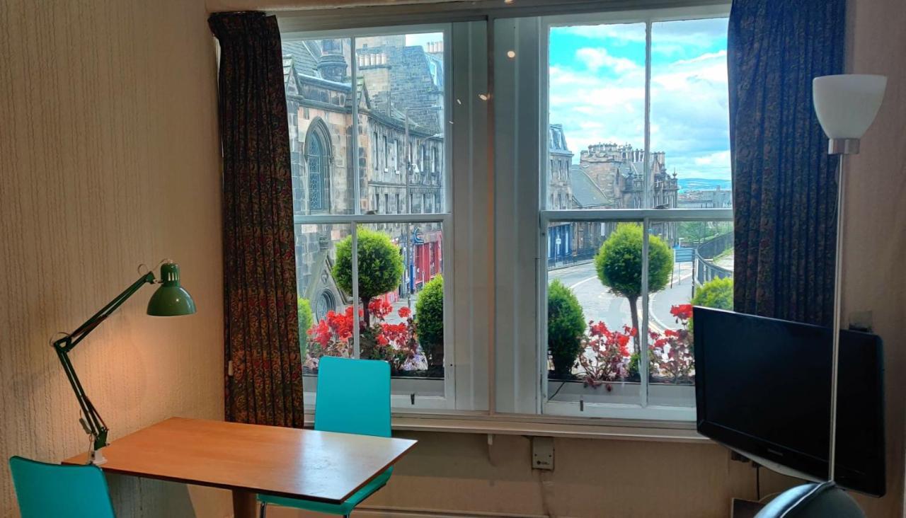 Royal Mile Apartment, 1 Minute From The Castle. Edinburg Exteriör bild