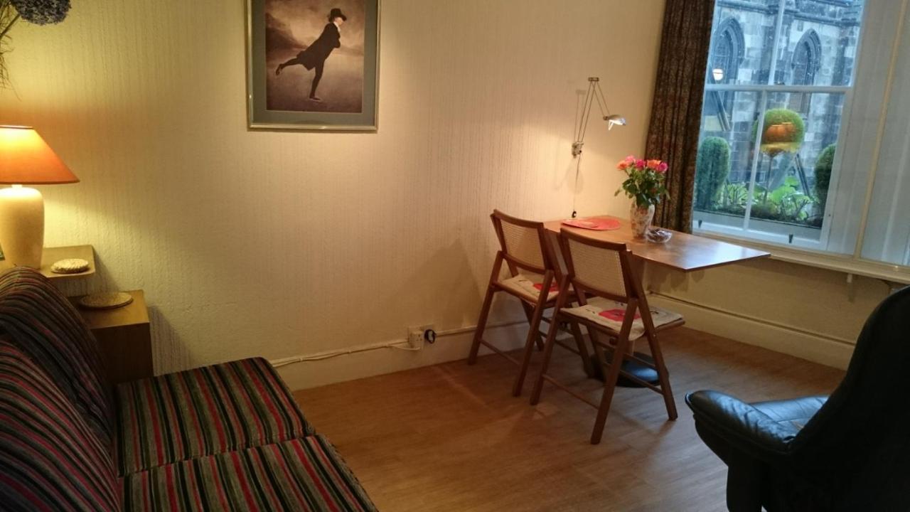 Royal Mile Apartment, 1 Minute From The Castle. Edinburg Exteriör bild