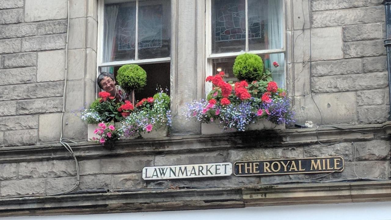 Royal Mile Apartment, 1 Minute From The Castle. Edinburg Exteriör bild